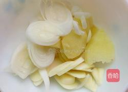 海鲶鱼炖茄子的做法图解1