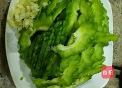 板筋肉炒苦瓜#有奖征文#的做法图解1