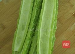 苦瓜炒蛋的做法图解1