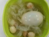 银耳莲子鸡蛋糖水