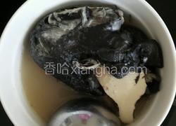 椰子煲乌鷄。