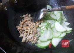 西葫芦炒花甲螺的做法图解8