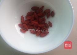 木瓜红枣枸杞银耳冰糖水的做法图解2