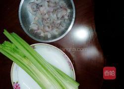 芹菜吵虾仁的做法图解1