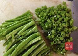 双椒豉香空心菜梗的做法图解1
