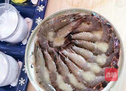 蒜蓉蛋清蒸九节虾的做法图解5