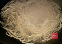 鸡蛋炒面的做法图解1