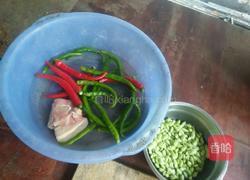 毛豆炒肉的做法图解1