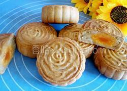 莲蓉蛋黄月饼