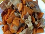 红萝卜炒培根的做法[图]