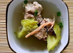 脊骨鱿鱼苦瓜汤