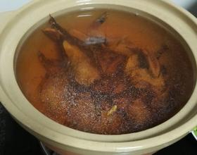 杜仲绣花针煲排骨汤