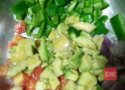 牛油果什菜沙拉的做法图解2