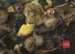 蘑菇白菜土豆粉条汤的做法图解2