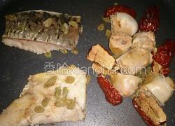 穆氏煎鱼肉泥膘肠(搭剔骨胡椒鱼排)