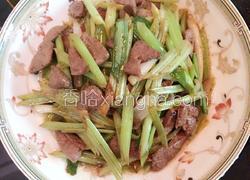 芹菜蒜苗炒猪肝