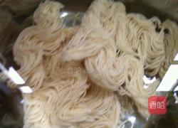 ，鲜虾骨头杂锦拉面的做法图解2