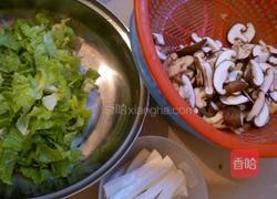 炒菇菇，生菜，煎白腐的做法图解2