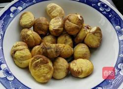 板栗蟹味菇烩鸡腿的做法图解3