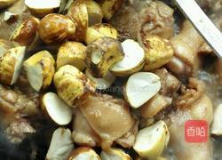 板栗蟹味菇烩鸡腿的做法图解6