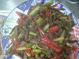大蒜香芹炒牛肉