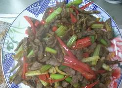 大蒜香芹炒牛肉