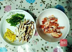 三丝会首(肉、香菇、青椒)的做法图解3