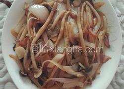 洋葱炒茶树菇