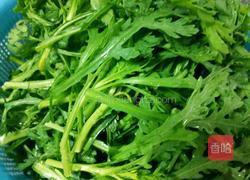 茼蒿菜炒米面的做法图解1