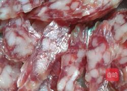 荷兰豆炒广式腊肠的做法图解2