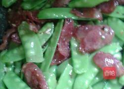 荷兰豆炒广式腊肠的做法图解6