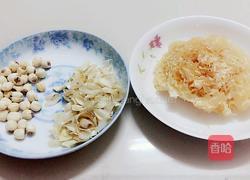莲子百合银耳糖水的做法图解1