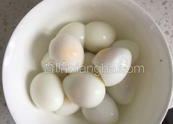 生活小窍门:巧扒鹌鹑蛋