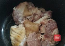 猪脚木瓜银耳养颜汤的做法图解1