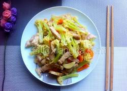 猪肉炒花菜胡萝卜