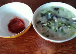 皮蛋瘦肉木耳菜粥