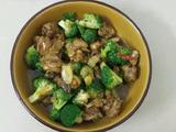 西兰花炒鸡根