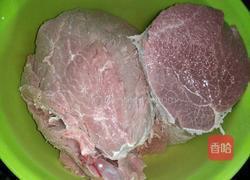 卤牛肉的做法图解1