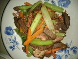 西芹胡萝卜炒双肉的做法[图]