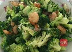 西兰花炒虾仁的做法图解3