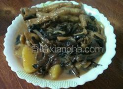 东北蘑菇炖鸡爪子