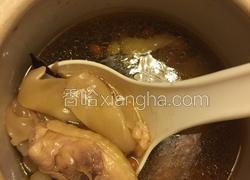花胶圆肉杞子炖鸡腿