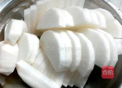 萝卜山药炖黑毛猪排骨汤的做法图解3