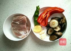 香菇炒肉的做法图解1