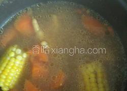 花生玉米鸡脚汤