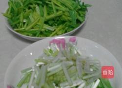 蛋条火腿炒蒜黄的做法图解1