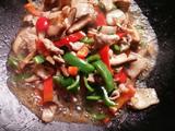双椒香菇炒肉