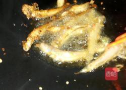 炸小鱼的做法图解4