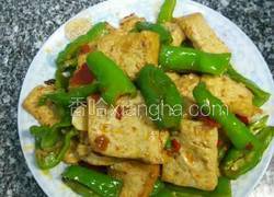 听这道菜的名字《家常豆腐》就让我想起了时时刻刻在为家人做菜的时候要用心认真