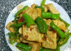 听这道菜的名字《家常豆腐》就让我想起了时时刻刻在为家人做菜的时候要用心认真